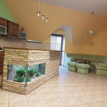 Apartman V Aleji สลาฟโกฟ อู เบอร์นา ภายนอก รูปภาพ
