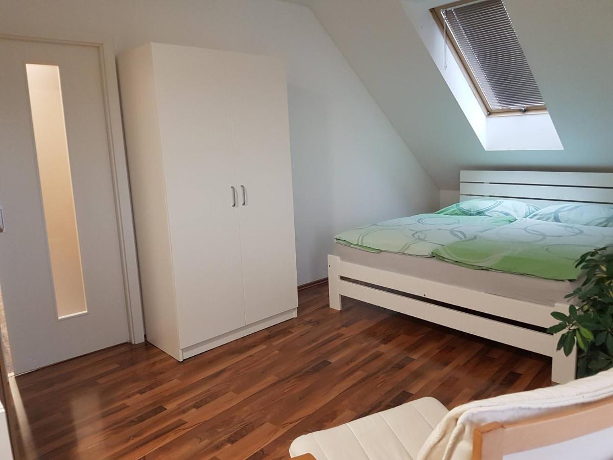 Apartman V Aleji สลาฟโกฟ อู เบอร์นา ภายนอก รูปภาพ