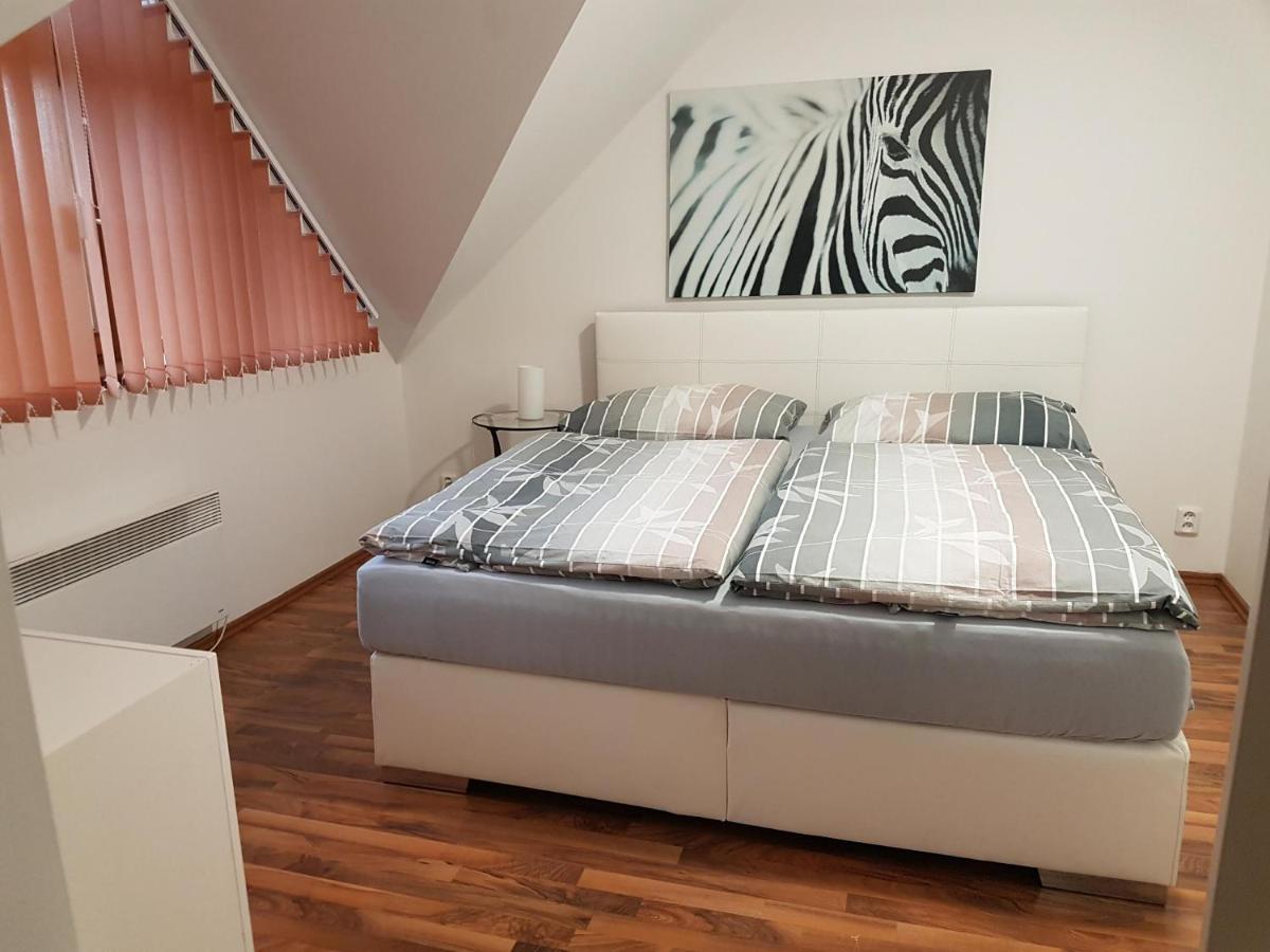 Apartman V Aleji สลาฟโกฟ อู เบอร์นา ภายนอก รูปภาพ